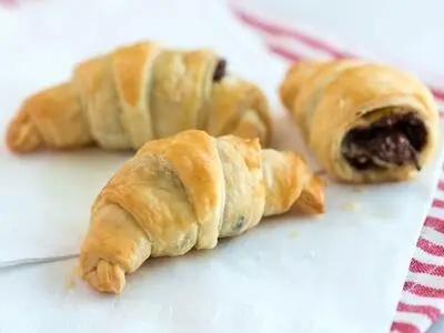طرز تهیه کروسان شکلاتی