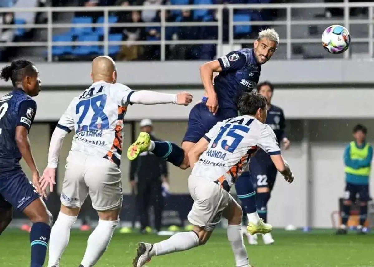 زاهدی در ترکیب اصلی آویسپا فوکوکا مقابل صدرنشین ژاپن