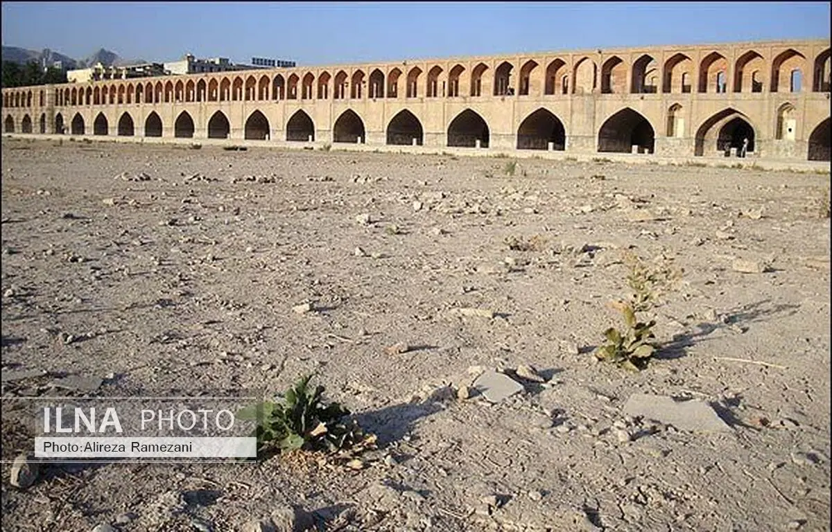 کمبود یک میلیارد مترمکعبی آب در حوضه زاینده‌رود 