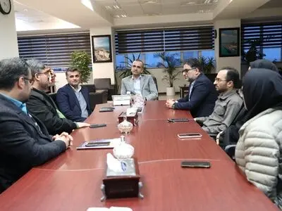مدیرعامل سازمان منطقه آزاد انزلی با اعضای هیئت‌مدیره خانه مطبوعات استان گیلان به گفت‌وگو نشست