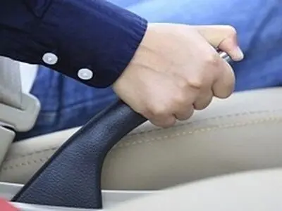 نکات مهمی که باید درباره ترمز دستی بدانید 