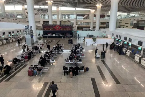 مسافران فرودگاه امام به شهر تهران منتقل می‌شوند

