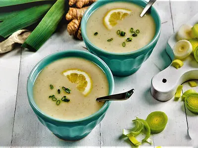 طرز تهیه سوپ ساده فرانسوی خامه‌ای با تره فرنگی و سیب زمینی