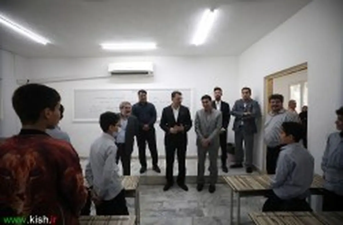 تأکید مدیرعامل سازمان منطقه آزاد کیش بر ادامه روند توسعه زیرساخت‌های آموزشی و حمایت از معلمان