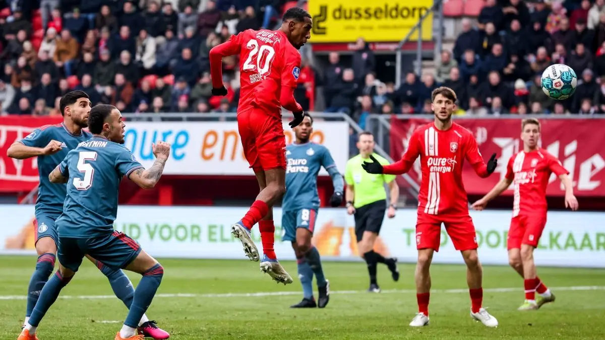 ویدئو: رونمایی از بزرگترین بنر دنیا در ورزشگاه فوتبال