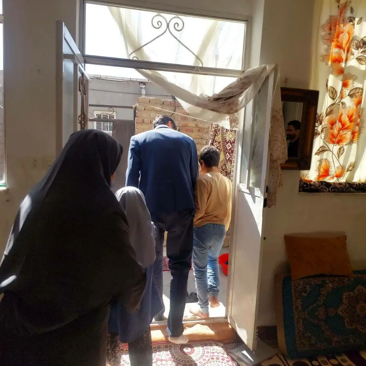 قدمهای دوباره به سوی تحصیل؛ چهار خواهر و برادر ارومیهای راهی مدرسه شدند