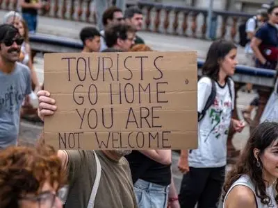 نبرد کن، ونیز و بارسلون با گردشگری انبوه