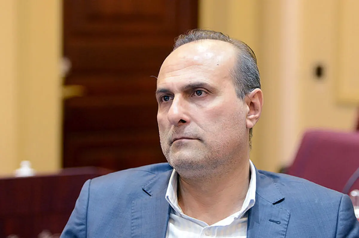 منتقدین محکوم می‌شوند، مجیزگویان باج می‌گیرند