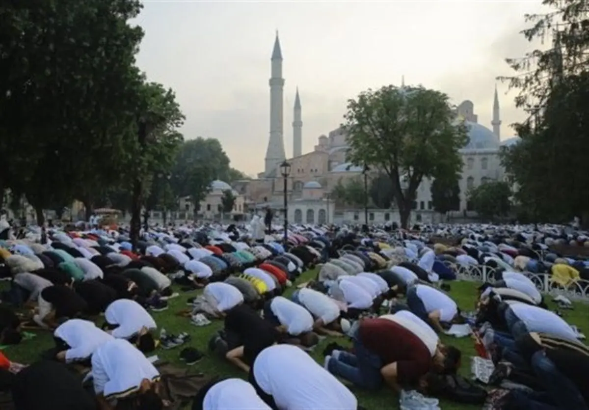  Muslims Worldwide Perform Eid Al-Adha Prayers