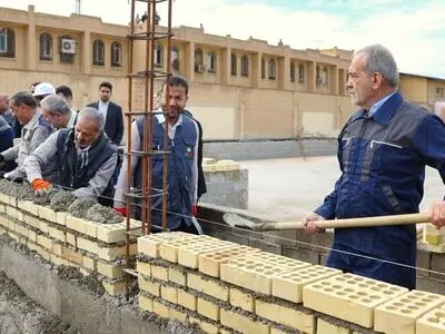 مخالفان رییس جمهور بدانند که پزشکیان دست به کار شده است تا بسازد
