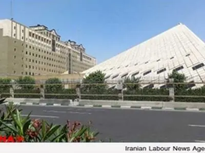 تجمع مقابل مجلس برای کلاهبرداری ۴۰ میلیاردی