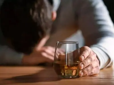 الکل چگونه باکتری‌های روده را به جنگ با کبد می‌فرستد؟