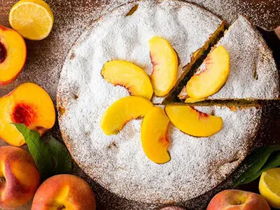 طرز تهیه کیک هلو، عصرانه‌ای دلچسب و خوشبو 