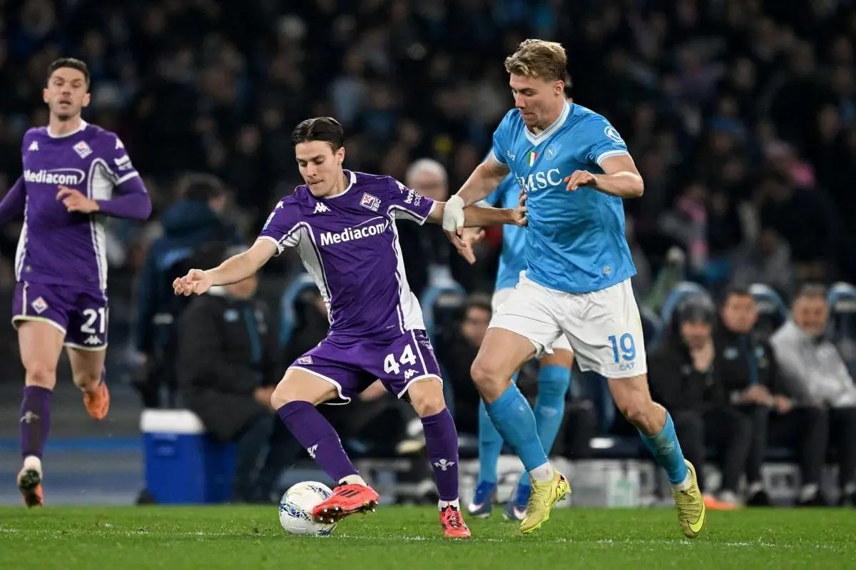 ناپولی 2 - 1 فیورنتینا؛ کونته برد و امیدوار ماند