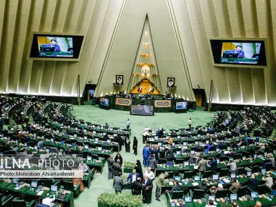 آغاز جلسه علنی مجلس/ بررسی فوریت لایحه تجمعات و راهپیمایی‌ها در دستور کار نمایندگان 