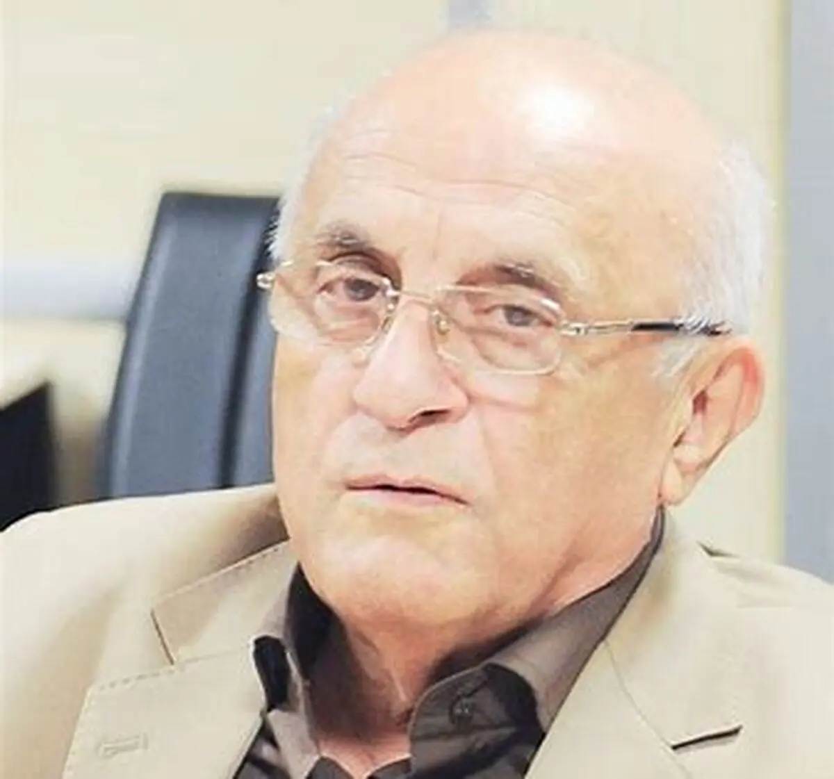 حذف نرخ ۴۲۰۰ تومانی یعنی تورم افسارگسیخته/ گماشتگان مسئولان چهل کلاغ را یک کلاغ می‌کنند/ صنعت خودروسازی بلای جان دولت و مردم است/ نسخه‌های میلتون فریدمن برای اقتصاد آمریکا مناسب است نه ایران