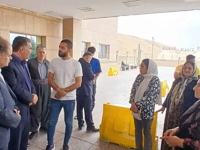عیادت معاون محیط زیست طبیعی از مصدومان حادثه آتش سوزی آبیدر
