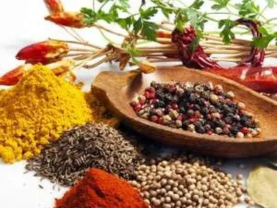 علامت خراب شدن ادویه ها و سبزی خشک شده