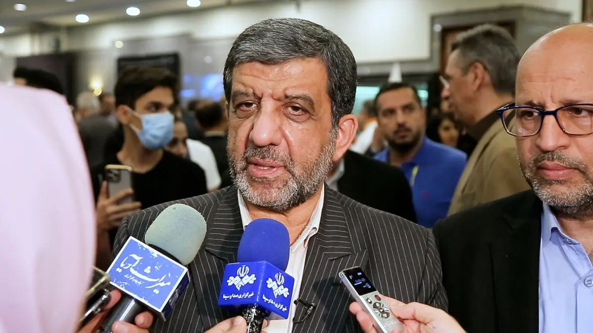 وزیر میراث فرهنگی و گردشگری :  جای شبکه خوراک در تلویزیون خالی است / وزیر آموزش و پرورش : برای گردشگری کودکان، کاری انجام نشده است