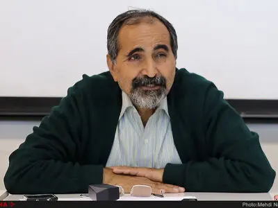 وقتی مجتهدان از دین دفاع نمی‌کنند مداحان داعیه‌دار می‌شوند/در نبود احزاب، سلبرتی‌ها نقش حزب را بازی می‌کنند