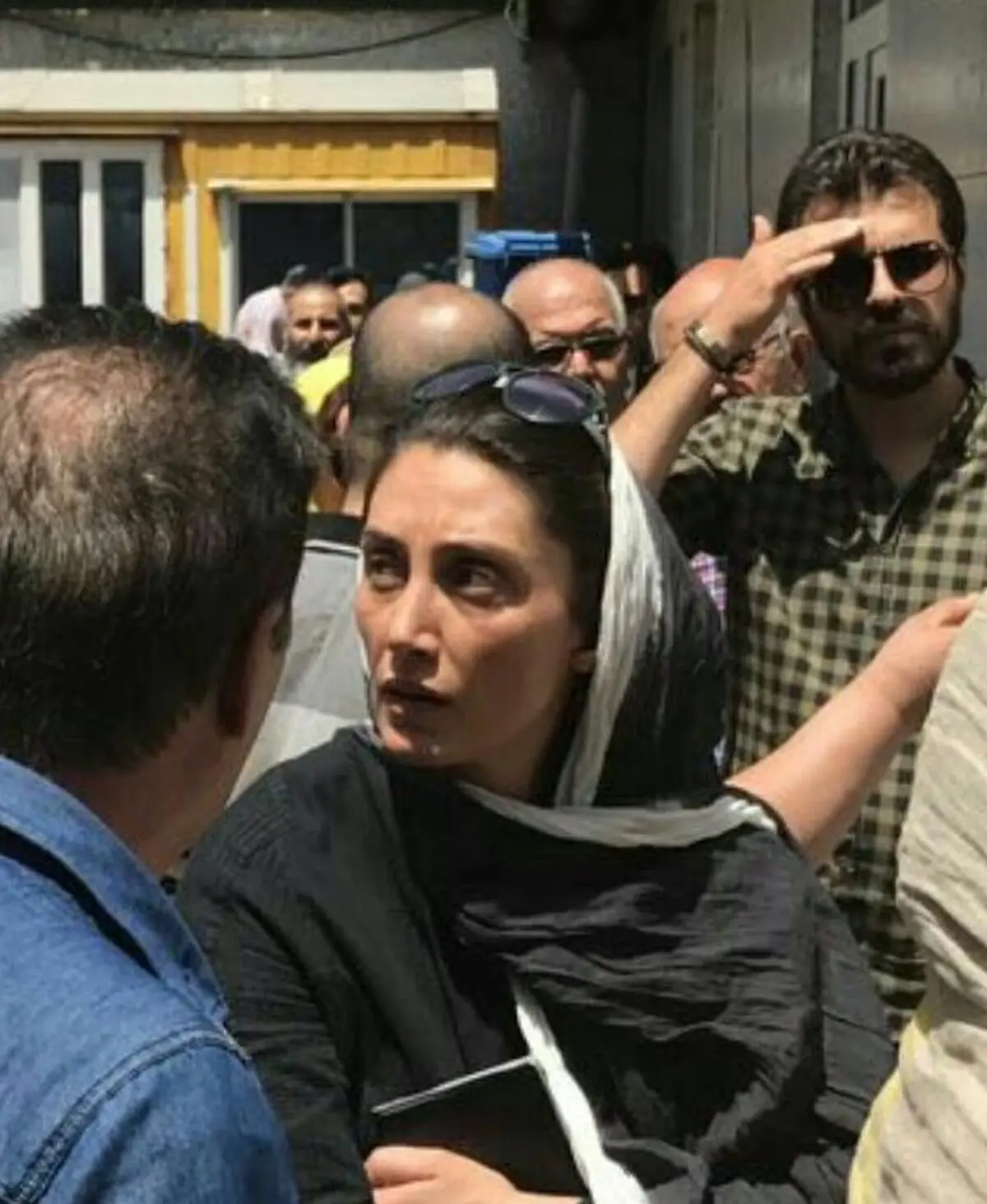 هدیه تهرانی در صف راى مدرسه شهدای رسانه (عکس)