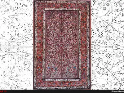 نمایشِ فرش‌های محرابی در موزه فرش 