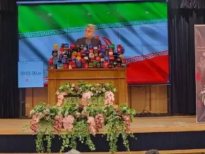 این کشور نیاز به شعار عدالت‌خواهی و رفتار نمایشی برای در کنار مردم بودن ندارد