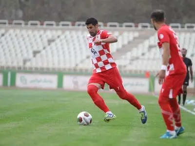 هاشم بیک زاده در لباس پرسپولیس (عکس)