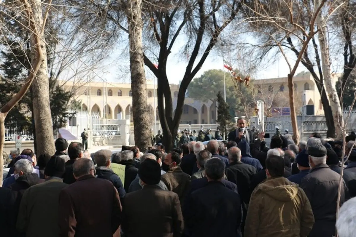 تجمع بازنشستگان تأمین اجتماعی مقابل استانداری اصفهان