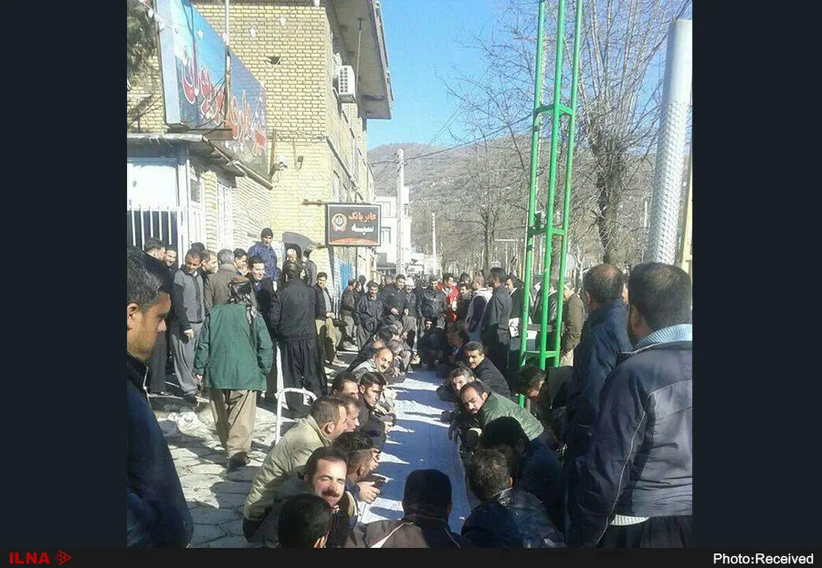 کارگران شهرداری مریوان سفره خالی پهن کردند