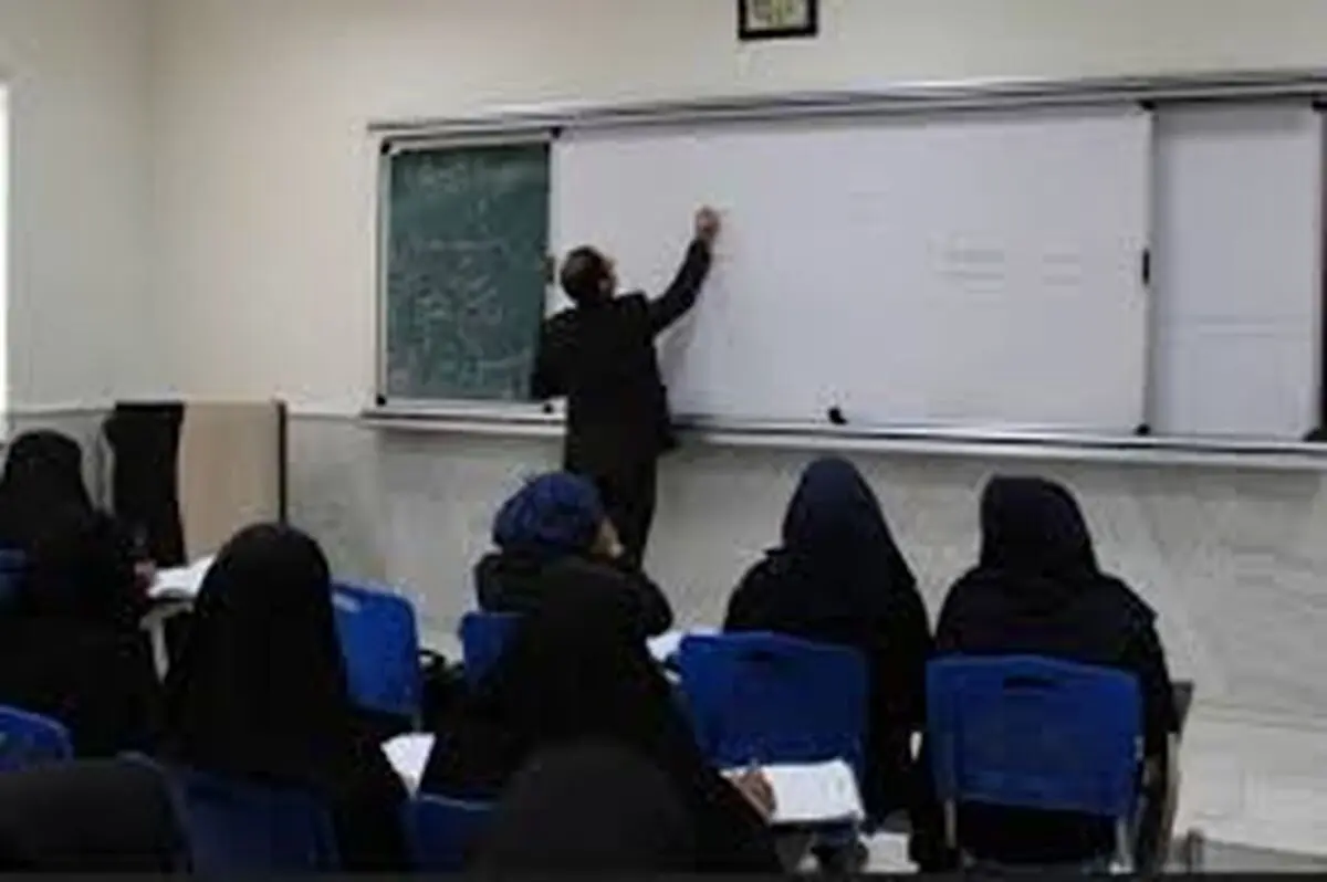 اساتید و دانشگاهیان را در عرصه‌های مختلف تجهیز می‌کنیم