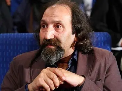 میر باقری دندون طلا را سریال می‌کند