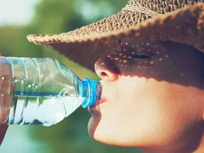 هر روز چقدر باید آب بنوشیم؟