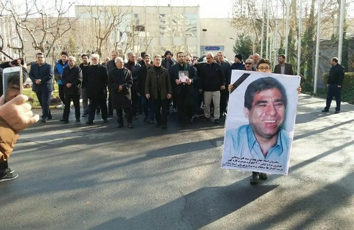 سوگنامه‌ای برای پایان روحانی؛ خداحافظی با مرد تنها