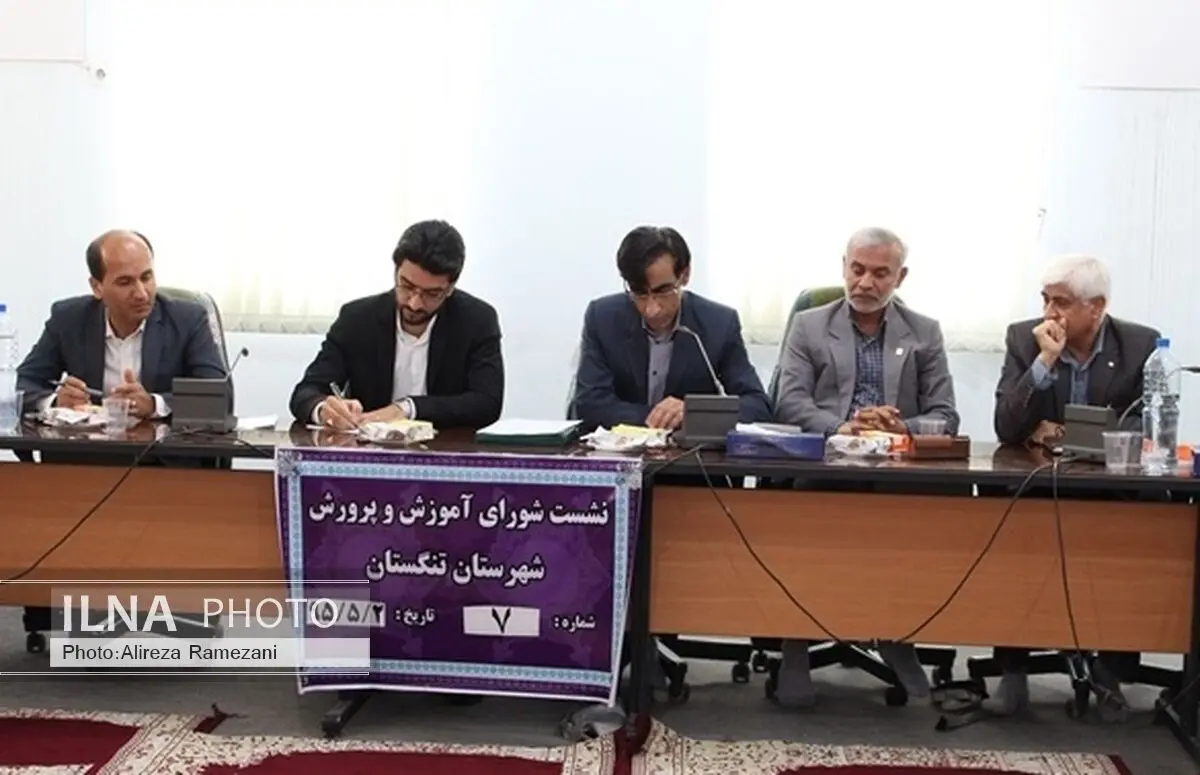 عزل و نصب‌ها را حق مدیر آموزش و پرورش تنگستان می‌دانم