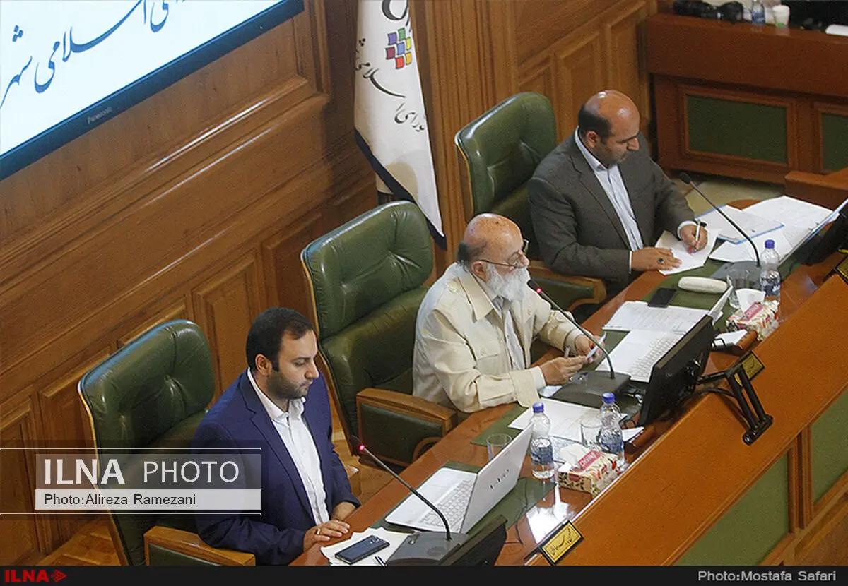 پیرهادی و قناعتی منشی‌های شورا ماندند