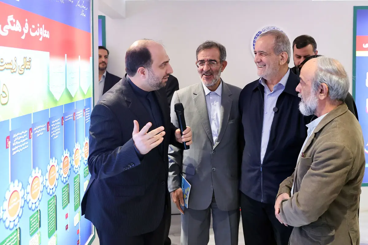 بازدید رئیس جمهور از نمایشگاه دستاوردهای جهاد دانشگاهی