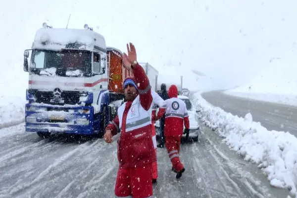 امدادرسانی هلال احمر به ۶ هزار نفر در برف و کولاک چهارمحال و بختیاری 
