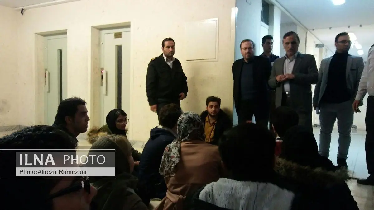 تحصن نمایندگان شورای صنفی در سازمان امور دانشجویان