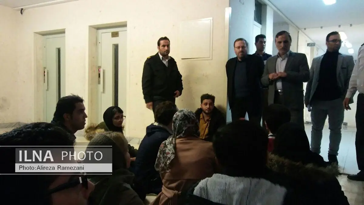 تحصن نمایندگان شورای صنفی در سازمان امور دانشجویان