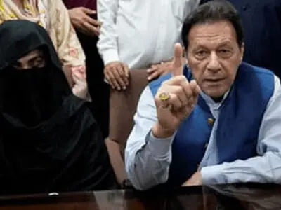 دادگاه پاکستان حکم دستگیری همسر عمران خان را صادر کرد