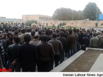 ادامه تجمع کارگران پلی‌اکریل به قصد دفاع از «خودجوش» بودن اعتراضات