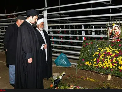 حضور حجت‌الاسلام سید حسن خمینی بر مزار شهدای آتش‌نشان