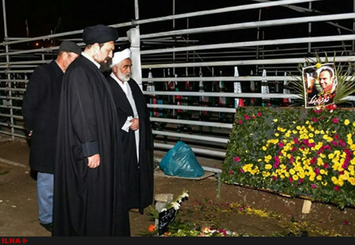 حضور حجت‌الاسلام سید حسن خمینی بر مزار شهدای آتش‌نشان