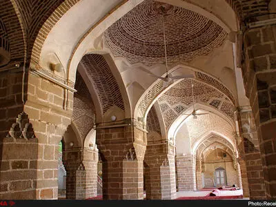 مسجد جامع دزفول از جنگ، جانِ سالم بدر برد از نم و فاضلاب، نه/ امکان ریزش دیوار شرقی 