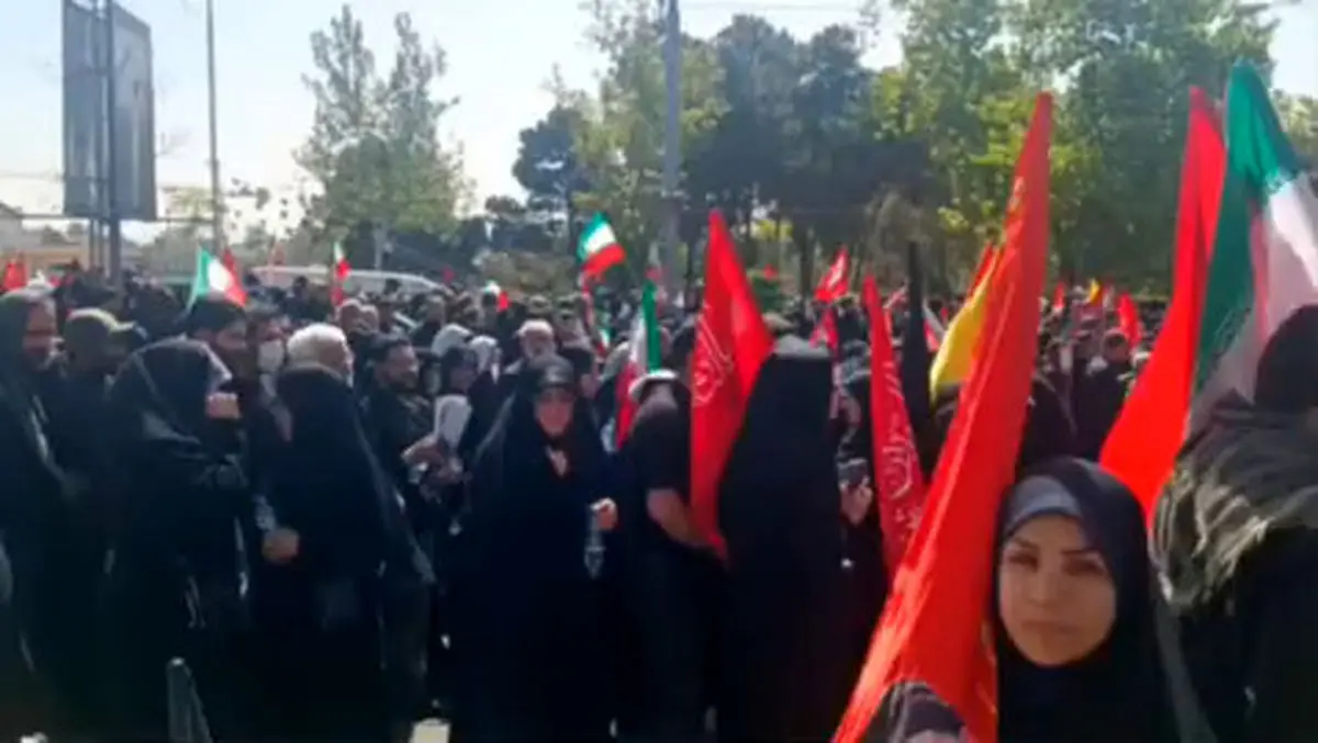 حضور سعید جلیلی بین نمازگزاران امروز بر پیکر امام شهید در خیابان شهید بهشتی تهران + فیلم