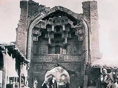 طرح احیا و باسازی سردر «عالی قاپو» در اردبیل آغاز شد