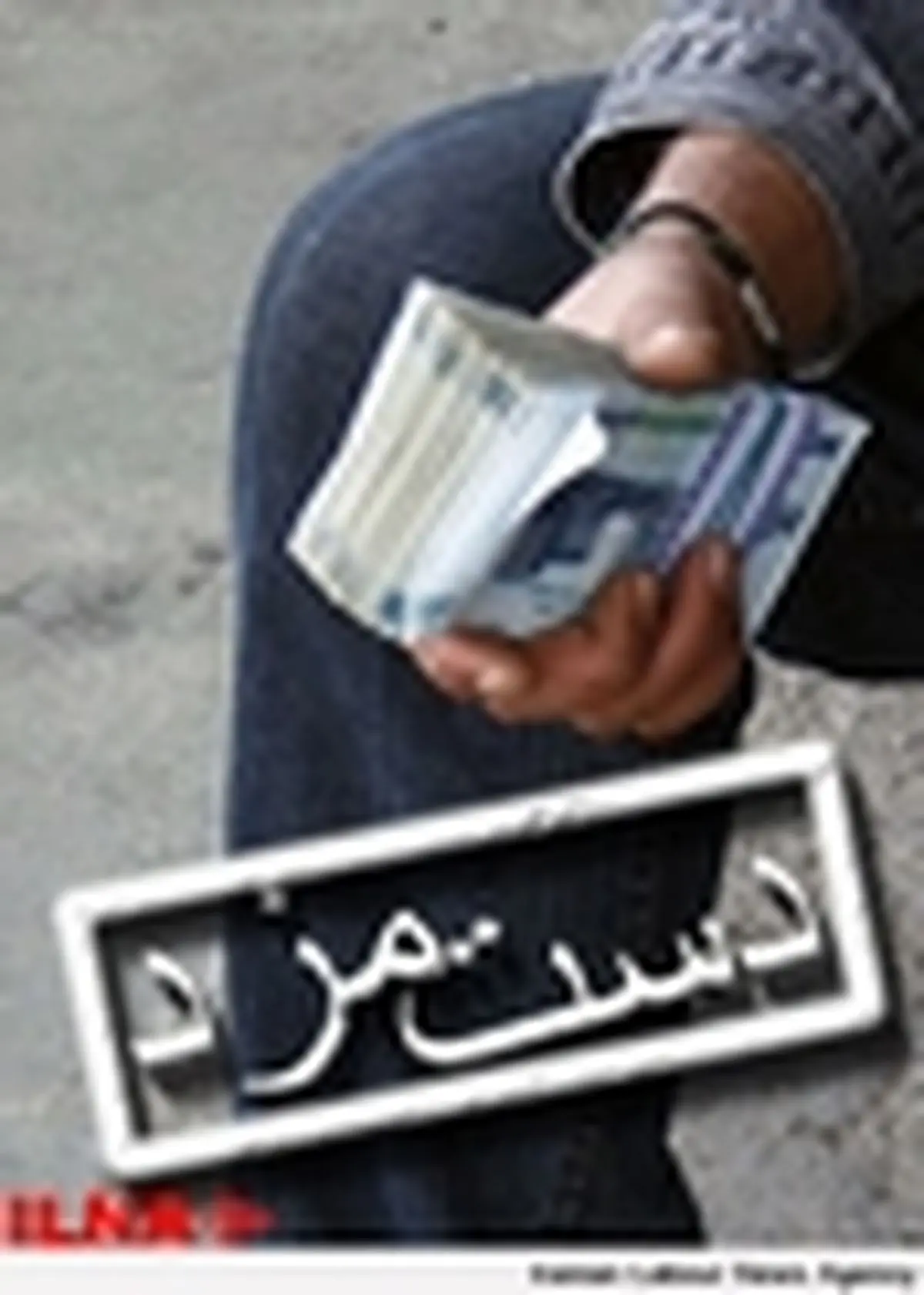مزد کارگران پیمانی «رایان گستر» طبس نصف شد