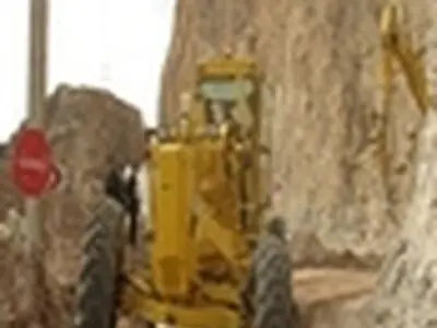 عملیات بازگشایی محور روستایی گوزلک و لندی