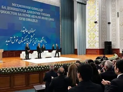 اعطای مقام پروفسوری به پزشکیان در دانشگاه علوم پزشکی ابوعلی سینا در تاجیکستان